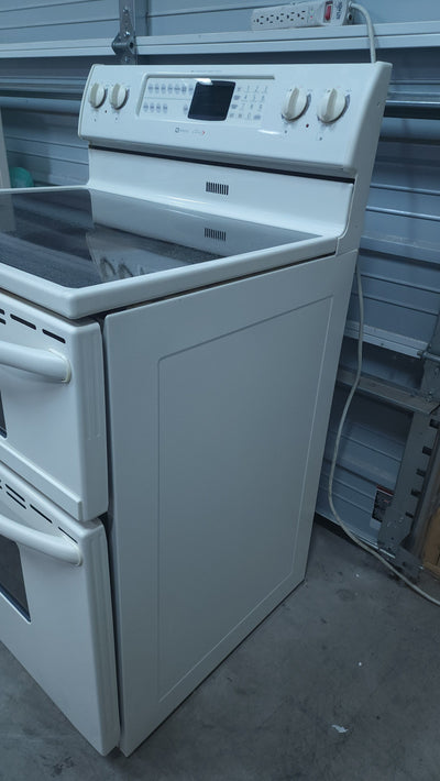 Maytag Gemini Glass Top Stove, White! (USED - VERY CLEAN)

-Was tested and works great,  does have a very small blemish on the left top edge, photos shown