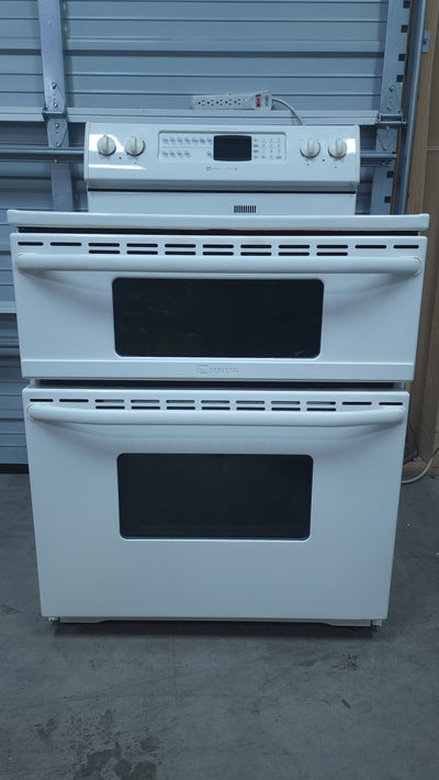 Maytag Gemini Glass Top Stove, White! (USED - VERY CLEAN)

-Was tested and works great,  does have a very small blemish on the left top edge, photos shown