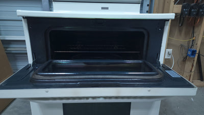 Maytag Gemini Glass Top Stove, White! (USED - VERY CLEAN)

-Was tested and works great,  does have a very small blemish on the left top edge, photos shown