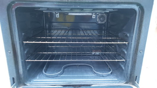 Maytag Gemini Glass Top Stove, White! (USED - VERY CLEAN)

-Was tested and works great,  does have a very small blemish on the left top edge, photos shown