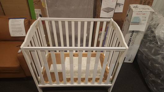 White Foldable Crib! (NEW - SCRATCHED FROM SHIPPING)

-Brand new never used, does have some light scratches 