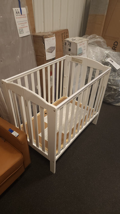 White Foldable Crib! (NEW - SCRATCHED FROM SHIPPING)

-Brand new never used, does have some light scratches 