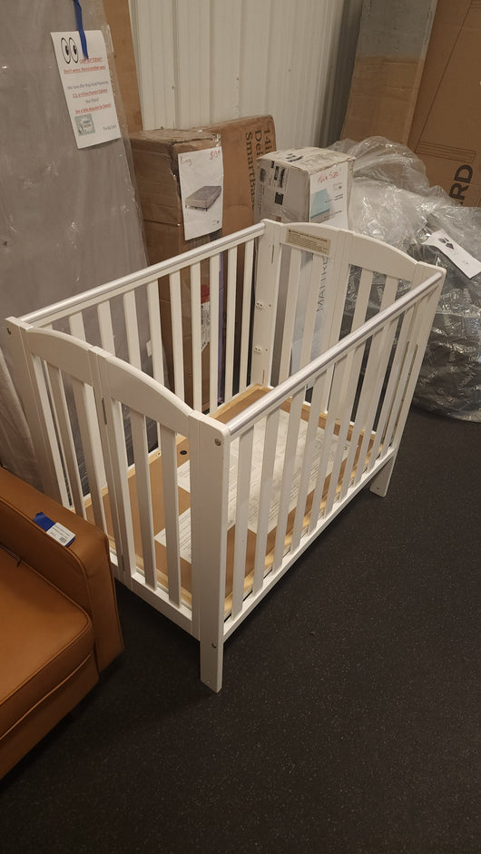 White Foldable Crib! (NEW - SCRATCHED FROM SHIPPING)

-Brand new never used, does have some light scratches 