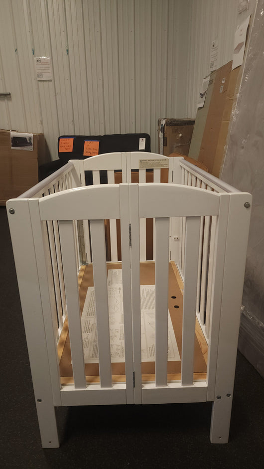 White Foldable Crib! (NEW - SCRATCHED FROM SHIPPING)

-Brand new never used, does have some light scratches 