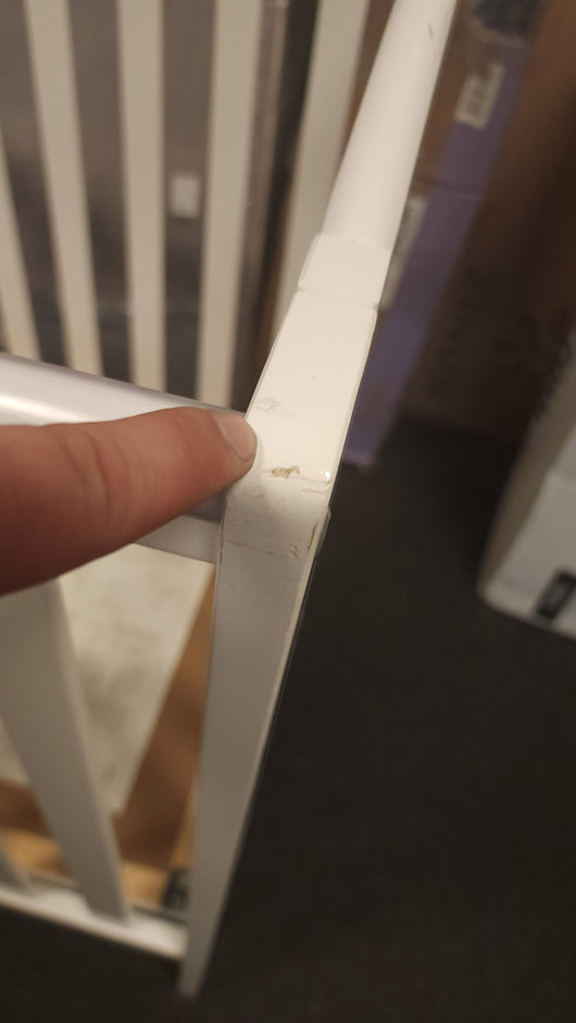 White Foldable Crib! (NEW - SCRATCHED FROM SHIPPING)

-Brand new never used, does have some light scratches 