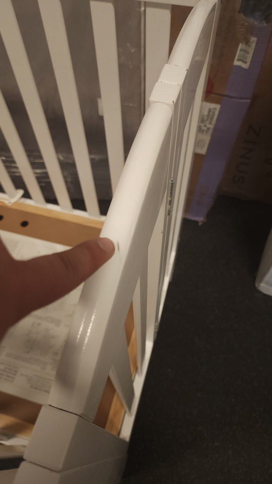White Foldable Crib! (NEW - SCRATCHED FROM SHIPPING)

-Brand new never used, does have some light scratches 