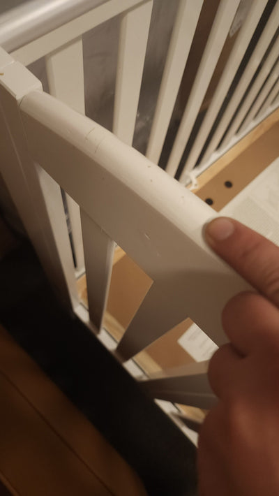 White Foldable Crib! (NEW - SCRATCHED FROM SHIPPING)

-Brand new never used, does have some light scratches 