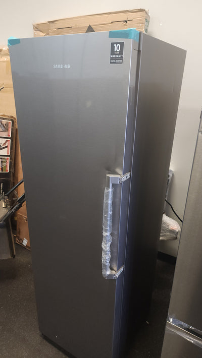 Samsung 11.4 cu. ft. Capacity Convertible Upright Freezer in Stainless!

-Brand new, dented from shipping (Photos shown)

-CLEARANCE ITEM!!!   -   (AUTOMATICALLY 20% OFF AT CHECKOUT!!)  -  (PRICE AFTER 20% OFF = $449.00)