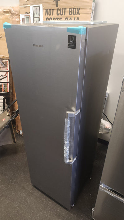 Samsung 11.4 cu. ft. Capacity Convertible Upright Freezer in Stainless!

-Brand new, dented from shipping (Photos shown)

-CLEARANCE ITEM!!!   -   (AUTOMATICALLY 20% OFF AT CHECKOUT!!)  -  (PRICE AFTER 20% OFF = $449.00)