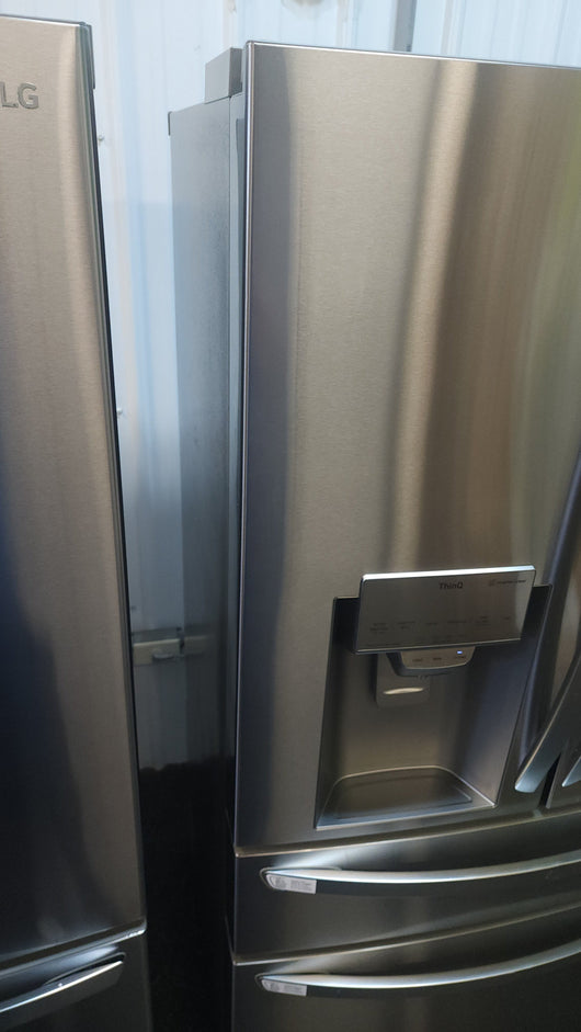 LG 22.5 cu. ft. InstaView Door-in-Door Counter-Depth Refrigerator with Craft Ice!

-Brand new -(Freezer Handle Is lightly Dented From Shipping, Photos Shown)