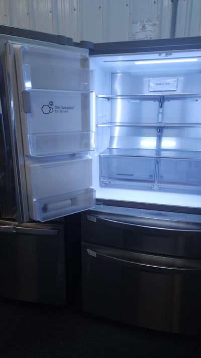 LG 22.5 cu. ft. InstaView Door-in-Door Counter-Depth Refrigerator with Craft Ice!

-Brand new -(Freezer Handle Is lightly Dented From Shipping, Photos Shown)
