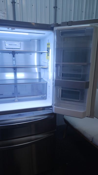 LG 22.5 cu. ft. InstaView Door-in-Door Counter-Depth Refrigerator with Craft Ice!

-Brand new -(Freezer Handle Is lightly Dented From Shipping, Photos Shown)