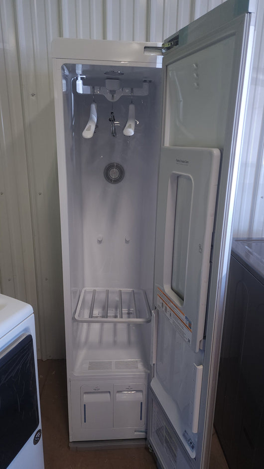 LG Styler Smart Wi-Fi enabled Steam Closet with TrueSteam and Moving Hangers! - (USED - VERY CLEAN)

-Steam closet was tested and works great, is also very clean