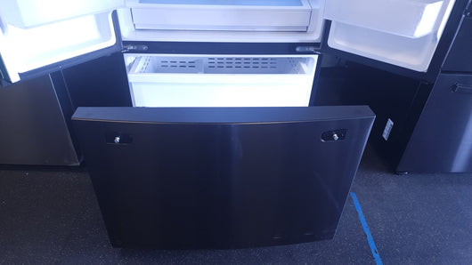 Samsung 26.5 cu. ft. Large Capacity 3-Door French Door Refrigerator with Family Hub and External Water and Ice Dispenser!  -  (USED - VERY CLEAN!)

-Used, but is very clean and works perfectly