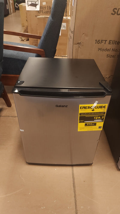 Galanz 2.7 cu ft Single Door Mini Fridge w/ Freezer!! NEW OUT OF BOX, MINOR DENTS FROM SHIPPING(Photo shown)