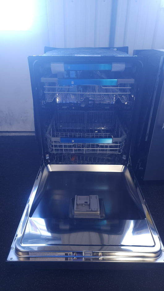 LG Top Control Dishwasher with Glide Rail and Energy Star Qualified!

-Brand new out out of the box (The bottom foot plate is lightly indented, photos shown of it on top)