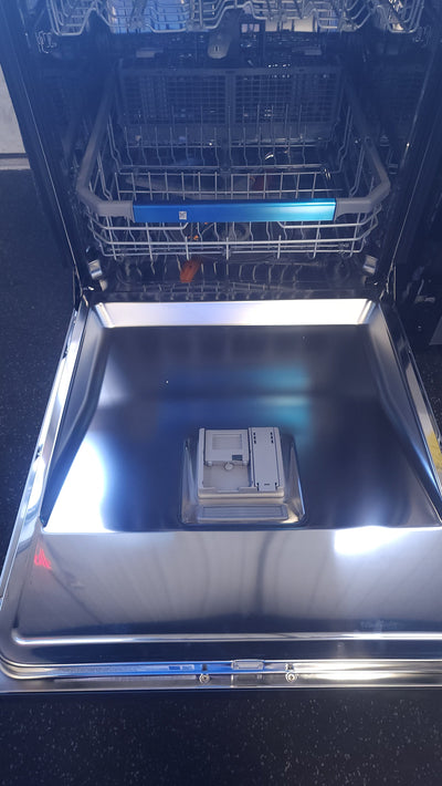 LG Top Control Dishwasher with Glide Rail and Energy Star Qualified!

-Brand new out out of the box (The bottom foot plate is lightly indented, photos shown of it on top)