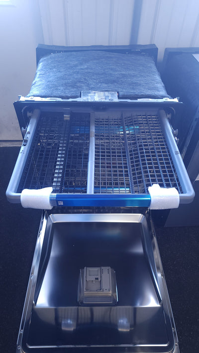 LG Top Control Dishwasher with Glide Rail and Energy Star Qualified!

-Brand new out out of the box (The bottom foot plate is lightly indented, photos shown of it on top)