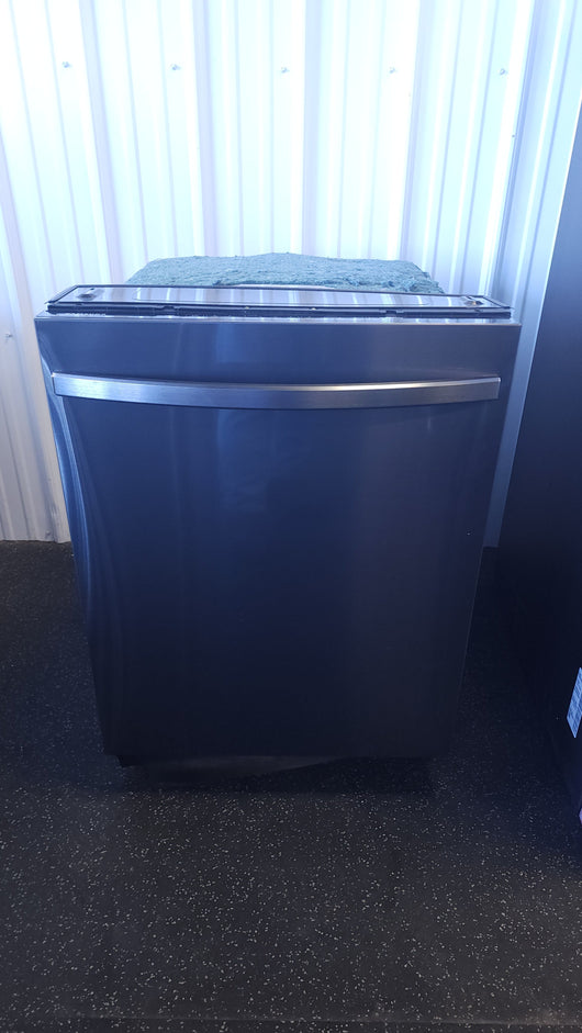 Samsung Top Control 48dBA Dishwasher with StormWash Cleaning and AutoRelease Door!

-Brand new out of the box, inside wall does have a very small indent, photos shown (Does NOT affect functionality)