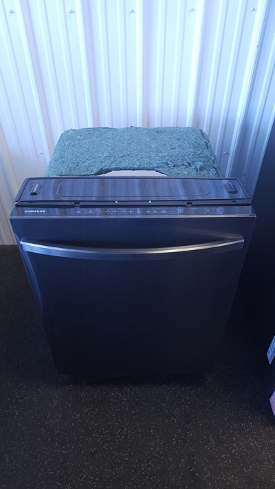 Samsung Top Control 48dBA Dishwasher with StormWash Cleaning and AutoRelease Door!

-Brand new out of the box, inside wall does have a very small indent, photos shown (Does NOT affect functionality)