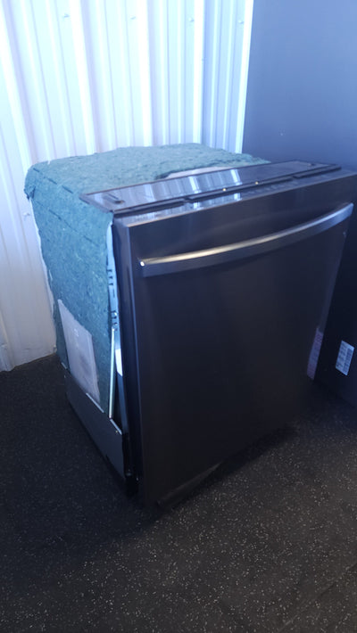 Samsung Top Control 48dBA Dishwasher with StormWash Cleaning and AutoRelease Door!

-Brand new out of the box, inside wall does have a very small indent, photos shown (Does NOT affect functionality)