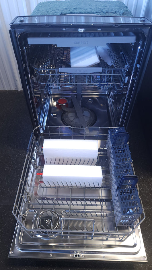 Samsung Top Control 48dBA Dishwasher with StormWash Cleaning and AutoRelease Door!

-Brand new out of the box, inside wall does have a very small indent, photos shown (Does NOT affect functionality)