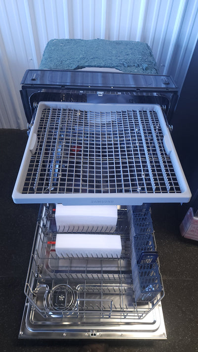 Samsung Top Control 48dBA Dishwasher with StormWash Cleaning and AutoRelease Door!

-Brand new out of the box, inside wall does have a very small indent, photos shown (Does NOT affect functionality)