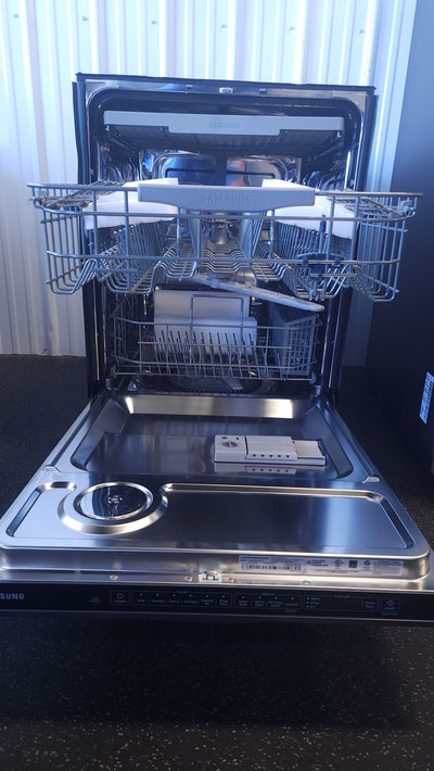 Samsung Top Control 48dBA Dishwasher with StormWash Cleaning and AutoRelease Door!

-Brand new out of the box, inside wall does have a very small indent, photos shown (Does NOT affect functionality)