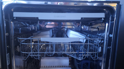 Samsung Top Control 48dBA Dishwasher with StormWash Cleaning and AutoRelease Door!

-Brand new out of the box, inside wall does have a very small indent, photos shown (Does NOT affect functionality)