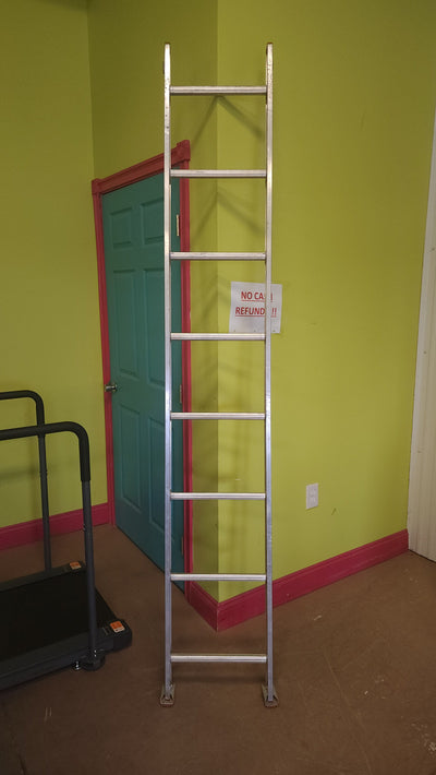 Warner 8' Ft Leaning Step Ladder! (USED)

-Used but works great
