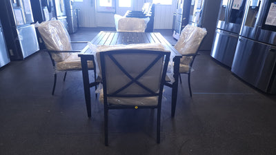 Mainstays Black Metal 5Pc Dining Set!

-New & Assmebled (Table Does Have some small indents/scratchs, photos shown)