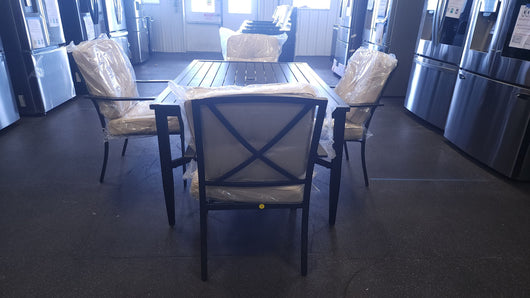 Mainstays Black Metal 5Pc Dining Set!

-New & Assmebled (Table Does Have some small indents/scratchs, photos shown)