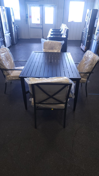 Mainstays Black Metal 5Pc Dining Set!

-New & Assmebled (Table Does Have some small indents/scratchs, photos shown)