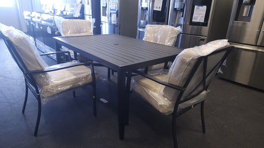 Mainstays Black Metal 5Pc Dining Set!

-New & Assmebled (Table Does Have some small indents/scratchs, photos shown)
