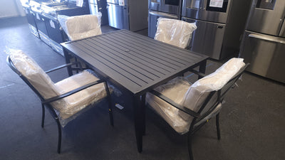 Mainstays Black Metal 5Pc Dining Set!

-New & Assmebled (Table Does Have some small indents/scratchs, photos shown)