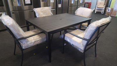 Mainstays Black Metal 5Pc Dining Set!

-New & Assmebled (Table Does Have some small indents/scratchs, photos shown)