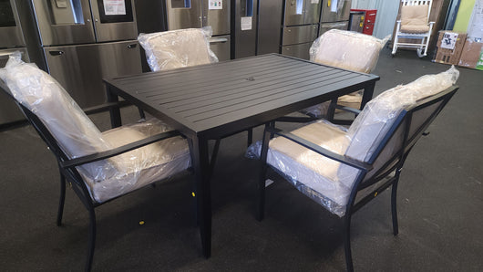 Mainstays Black Metal 5Pc Dining Set!

-New & Assmebled (Table Does Have some small indents/scratchs, photos shown)