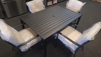 Mainstays Black Metal 5Pc Dining Set!

-New & Assmebled (Table Does Have some small indents/scratchs, photos shown)
