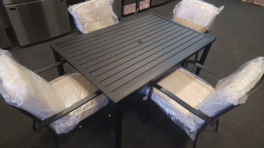 Mainstays Black Metal 5Pc Dining Set!

-New & Assmebled (Table Does Have some small indents/scratchs, photos shown)