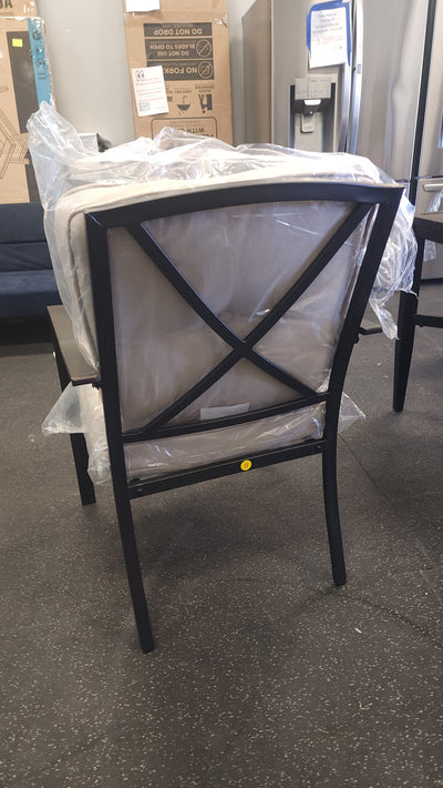 Mainstays Black Metal 5Pc Dining Set!

-New & Assmebled (Table Does Have some small indents/scratchs, photos shown)
