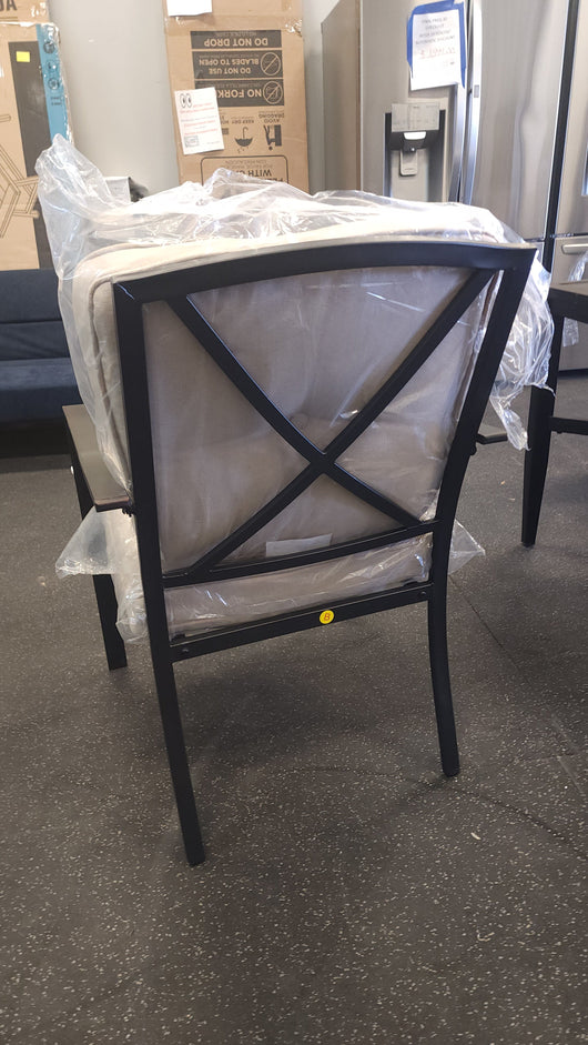 Mainstays Black Metal 5Pc Dining Set!

-New & Assmebled (Table Does Have some small indents/scratchs, photos shown)