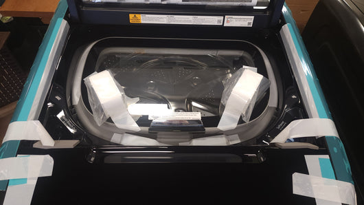 Samsung 6.0 cu. ft. FlexWash Washer and 7.5 cu. ft. ELECTRIC FlexDry Dryer with Multi-Steam Technology!

-Washer is Brand New - Dryer is Used Like New, Very Clean! (Photos Shown) 