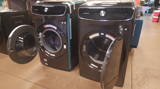 Samsung 6.0 cu. ft. FlexWash Washer and 7.5 cu. ft. ELECTRIC FlexDry Dryer with Multi-Steam Technology!

-Washer is Brand New - Dryer is Used Like New, Very Clean! (Photos Shown) 
