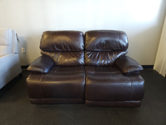 Ridgewin Leather Power Reclining Loveseat, Brown!! NEW OUT OF THE BOX - RIGHT SIDE HAS NO POWER!

-Brand new out of the box, but the right side has no power, left side works perfectly. (Photos Shown)