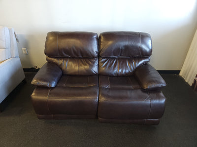 Ridgewin Leather Power Reclining Loveseat, Brown!! NEW OUT OF THE BOX - RIGHT SIDE HAS NO POWER!

-Brand new out of the box, but the right side has no power, left side works perfectly. (Photos Shown)