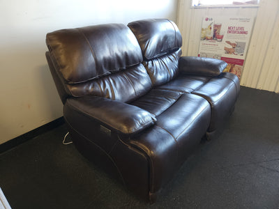 Ridgewin Leather Power Reclining Loveseat, Brown!! NEW OUT OF THE BOX - RIGHT SIDE HAS NO POWER!

-Brand new out of the box, but the right side has no power, left side works perfectly. (Photos Shown)