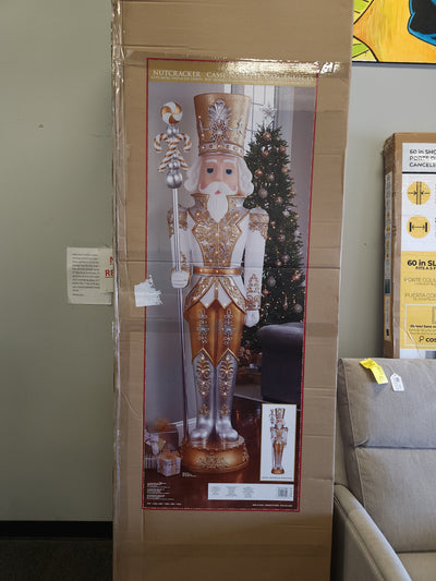 8' LED Metallic Grand Nutcracker with Music!

-Brand new in the box (Box is very tall - must bring TRUCK or Trailer for pickup)