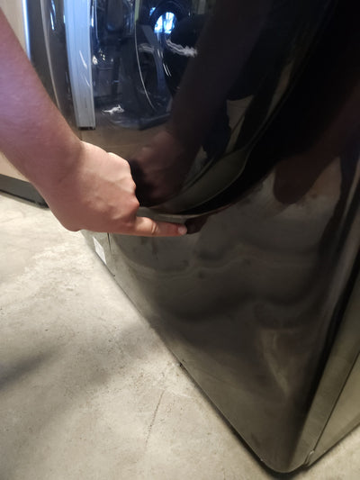 Samsung 4.5CuFt Front Load Washer with Steam!

-Brand new out of the box (Does Have a small indent under the door) - (Works perfectly, door must be pushed harder to close, Does Lock When Started)