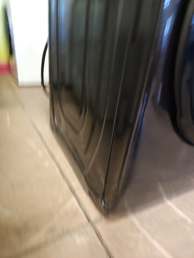 Samsung - 7.5 Cu. Ft. Stackable Smart Electric Dryer with Steam and Sensor Dry - Black stainless steel!

-Brand new out of the box but does have some dents from shipping, photos shown!