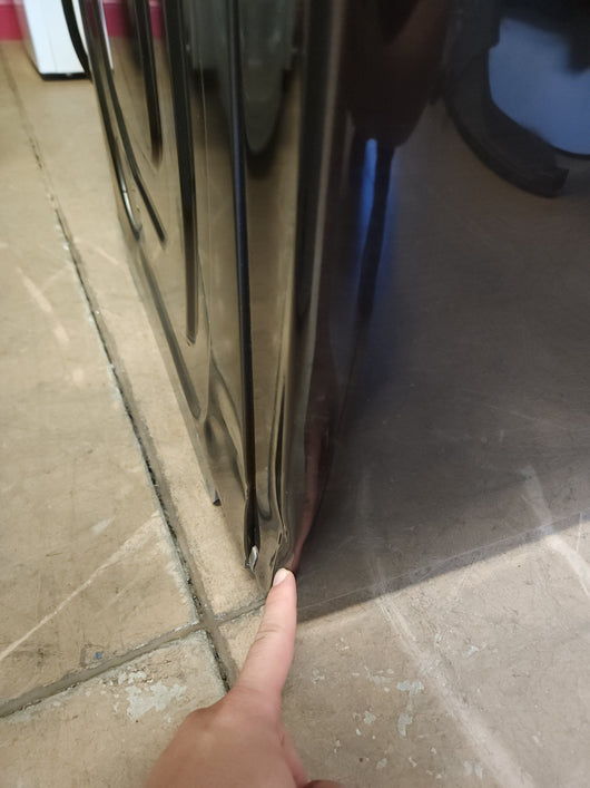 Samsung - 7.5 Cu. Ft. Stackable Smart Electric Dryer with Steam and Sensor Dry - Black stainless steel!

-Brand new out of the box but does have some dents from shipping, photos shown!